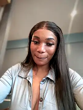 Snapshot of __Nessa__ chatting on 09/28/25, 11:04   Nessa   online show from 09/28/25, 11:04