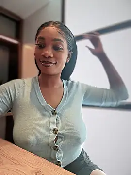 Snapshot of __Nessa__ chatting on 10/04/25, 11:19   Nessa   online show from 10/04/25, 11:19