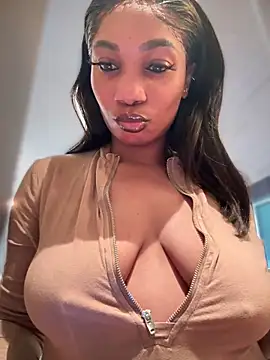 Snapshot of __Nessa__ chatting on 10/05/25, 11:19   Nessa   online show from 10/05/25, 11:19