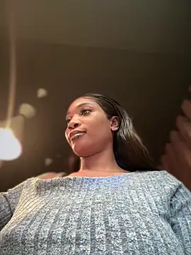 Snapshot of __Nessa__ chatting on 10/10/25, 12:04   Nessa   online show from 10/10/25, 12:04