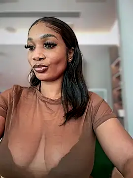 Snapshot of __Nessa__ chatting on 10/25/25, 11:40   Nessa   online show from 10/25/25, 11:40