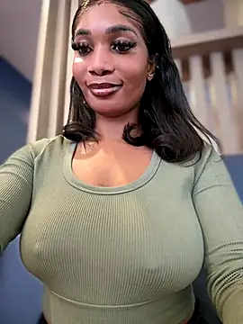 Snapshot of __Nessa__ chatting on 10/26/25, 11:49   Nessa   online show from 10/26/25, 11:49