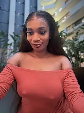 Snapshot of __Nessa__ chatting on 11/29/25, 01:36 Nessa online show from 11/29/25, 01:36