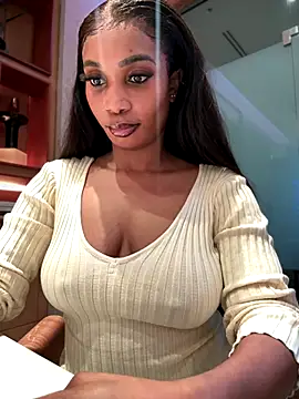 Snapshot of __Nessa__ chatting on 11/30/25, 01:15 Nessa online show from 11/30/25, 01:15