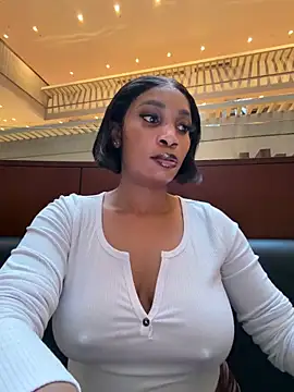 Snapshot of __Nessa__ chatting on 04/04/26, 12:13 Nessa online show from 04/04/26, 12:13