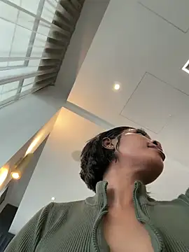 Snapshot of __Nessa__ chatting on 04/12/26, 11:37 Nessa online show from 04/12/26, 11:37