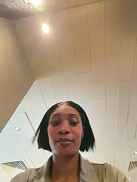 Snapshot of __Nessa__ chatting on 04/24/26, 12:07 Nessa online show from 04/24/26, 12:07