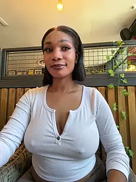 Snapshot of __Nessa__ chatting on 05/22/26, 11:38 Nessa online show from 05/22/26, 11:38