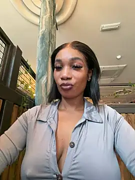 Snapshot of __Nessa__ chatting on 07/17/26, 11:39 Nessa online show from 07/17/26, 11:39