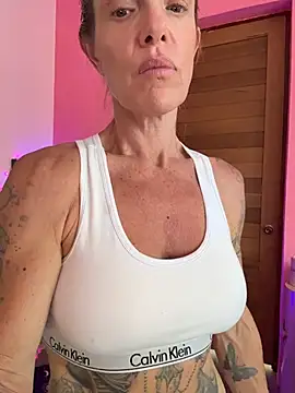Snapshot of mommyselenafit_ chatting on 06/28/26, 04:51 mommyselenafit online show from 06/28/26, 04:51