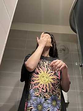 Snapshot of IrisBlues chatting on 03/23/26, 04:44 IrisBlues online show from 03/23/26, 04:44