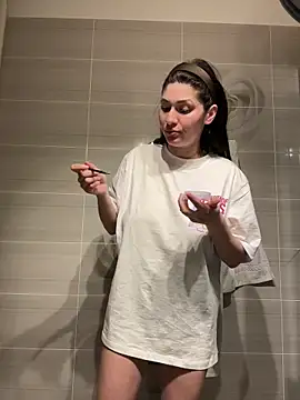 Snapshot of IrisBlues chatting on 04/17/26, 03:48 IrisBlues online show from 04/17/26, 03:48