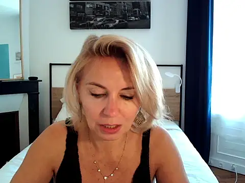 ADreamLady online show from 09/17/25, 02:41