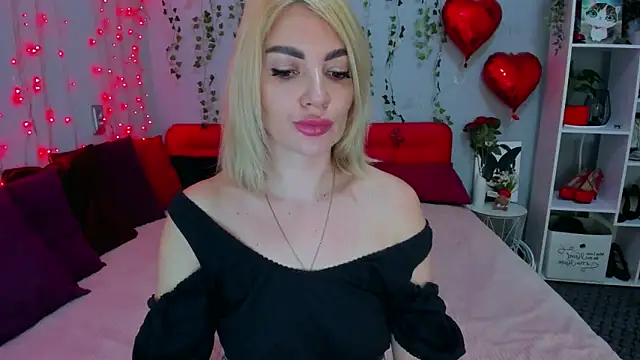 Snapshot of LunaBellucci chatting on 04/14/26, 07:03 LunaBellucci online show from 04/14/26, 07:03