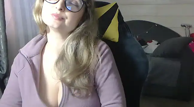 Snapshot of RubiLakros chatting on 02/14/25, 02:23 RubiLakros online show from 02/14/25, 02:23