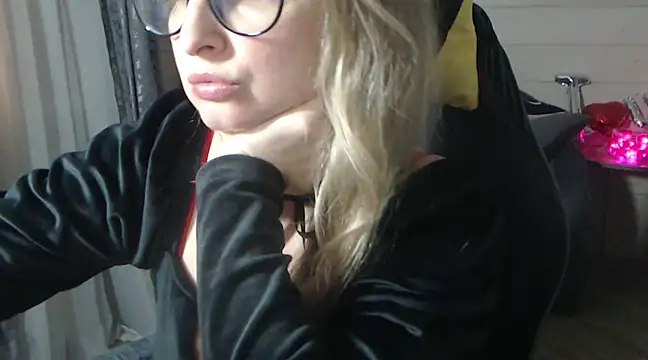 Snapshot of RubiLakros chatting on 02/14/25, 10:36 RubiLakros online show from 02/14/25, 10:36