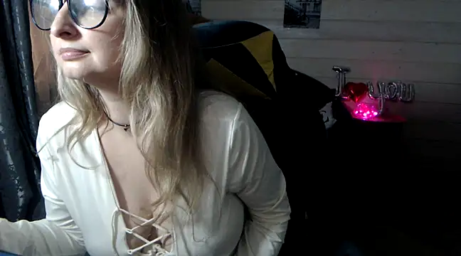 Snapshot of RubiLakros chatting on 03/04/25, 09:11 RubiLakros online show from 03/04/25, 09:11