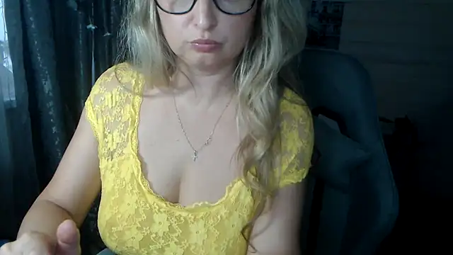 Snapshot of RubiLakros chatting on 10/22/25, 01:22 RubiLakros online show from 10/22/25, 01:22