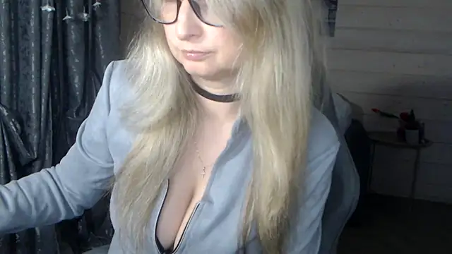 Snapshot of RubiLakros chatting on 10/31/25, 03:46 RubiLakros online show from 10/31/25, 03:46