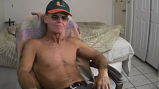 Snapshot of nakeedcowboi65 chatting on 11/17/25, 08:36 nakeedcowboi65 online show from 11/17/25, 08:36