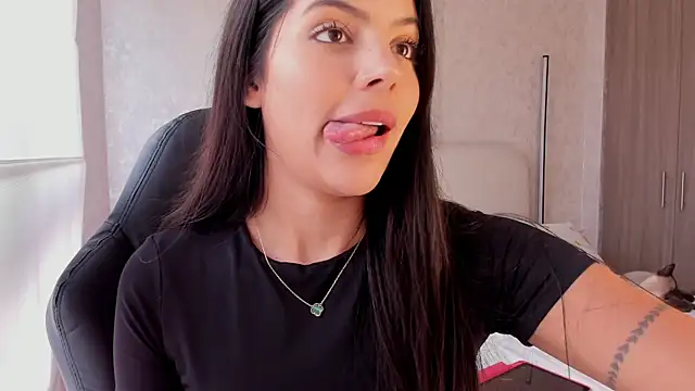 Snapshot of salome__11 chatting on 02/02/25, 07:57 salome 11 online show from 02/02/25, 07:57