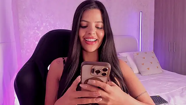 Snapshot of salome__11 chatting on 02/13/25, 04:11 salome 11 online show from 02/13/25, 04:11