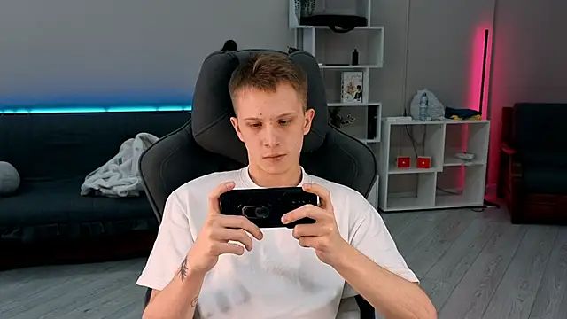 arlekincrop online show from 09/23/25, 05:05