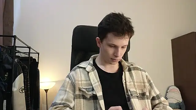 Snapshot of arlekincrop chatting on 04/18/26, 05:33 arlekincrop online show from 04/18/26, 05:33