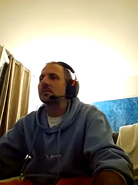 Snapshot of verylargecock chatting on 09/18/25, 03:19 verylargecock online show from 09/18/25, 03:19