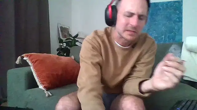 Snapshot of verylargecock chatting on 09/22/25, 12:40 verylargecock online show from 09/22/25, 12:40