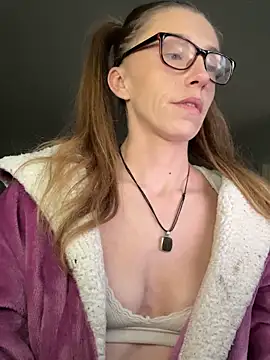 Snapshot of Heidi_Harper chatting on 01/03/25, 03:55 Heidi Harper online show from 01/03/25, 03:55