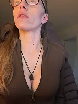 Snapshot of Heidi_Harper chatting on 02/06/25, 04:47 Heidi Harper online show from 02/06/25, 04:47