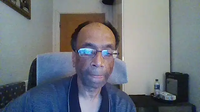 Snapshot of rauncher1 chatting on 10/13/25, 08:36 rauncher1 online show from 10/13/25, 08:36