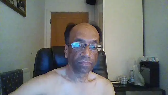 Snapshot of rauncher1 chatting on 10/28/25, 07:01 rauncher1 online show from 10/28/25, 07:01