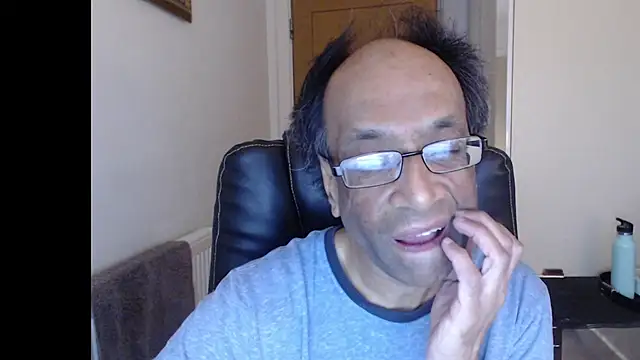 rauncher1 online show from 04/06/26, 07:53