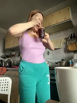 Snapshot of Susanel chatting on 04/20/26, 11:24 Susanel online show from 04/20/26, 11:24