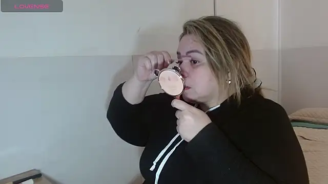 bella savati online show from 09/19/25, 05:46