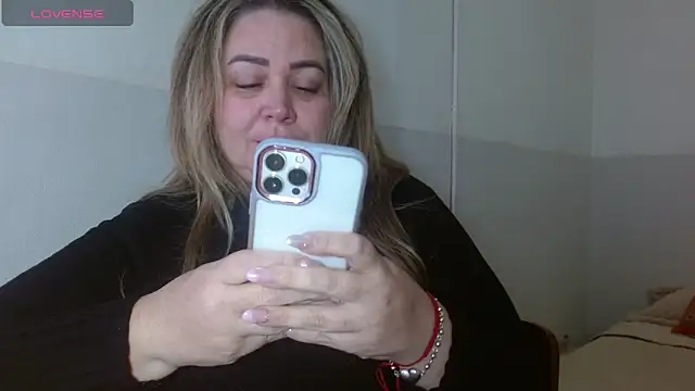 bella savati online show from 09/27/25, 01:10