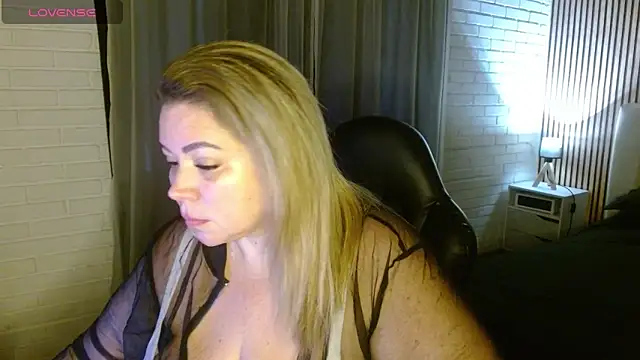 Snapshot of bella_savati chatting on 03/10/26, 10:04 bella savati online show from 03/10/26, 10:04