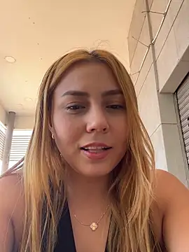 Snapshot of Brittanyrosexx chatting on 05/15/26, 04:03 Brittanyrosexx online show from 05/15/26, 04:03