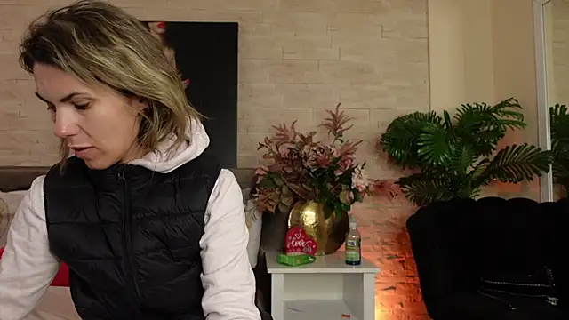 FeliciaKrige online show from 04/09/26, 08:14