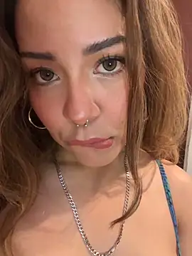 Snapshot of LilEuphoria chatting on 04/01/26, 04:02 LilEuphoria online show from 04/01/26, 04:02