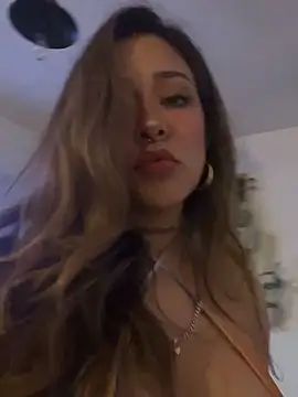 Snapshot of LilEuphoria chatting on 04/22/26, 04:37 LilEuphoria online show from 04/22/26, 04:37