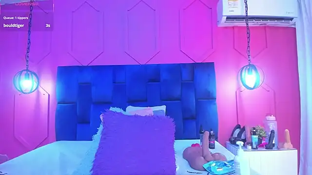 chantall1375 online show from 09/27/25, 11:48