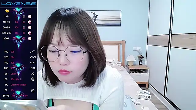 Snapshot of DianaYz chatting on 03/08/25, 02:08 DianaYz online show from 03/08/25, 02:08