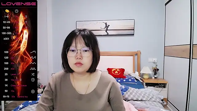 Snapshot of DianaYz chatting on 12/17/25, 10:54 DianaYz online show from 12/17/25, 10:54