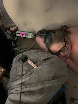 Snapshot of cumgitsumdic chatting on 04/07/26, 11:10 cumgitsumdic online show from 04/07/26, 11:10