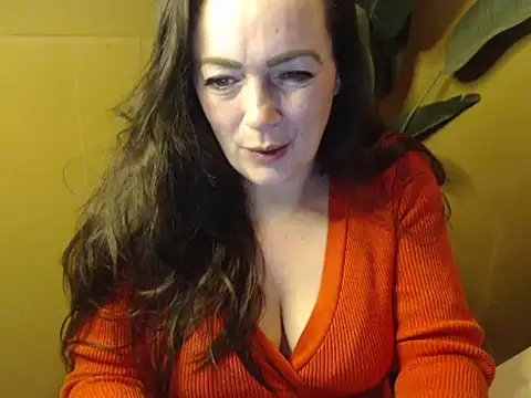 Snapshot of cloe85nl chatting on 12/27/24, 10:23 cloe85nl online show from 12/27/24, 10:23