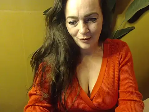 Snapshot of cloe85nl chatting on 12/27/24, 02:22 cloe85nl online show from 12/27/24, 02:22