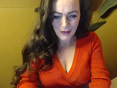 Snapshot of cloe85nl chatting on 12/28/24, 10:47 cloe85nl online show from 12/28/24, 10:47